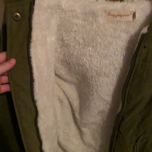 fuzzy inside jacket - Picture 4 of 5